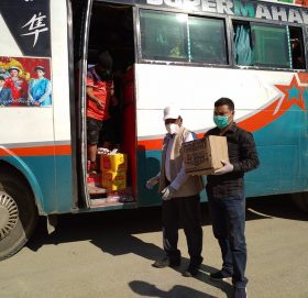 नेकपा नेता तथा ब्यापारि हंश सिंहको सहयोगमा युवा संघ र अनेरास्ववियुद्धारा राहत