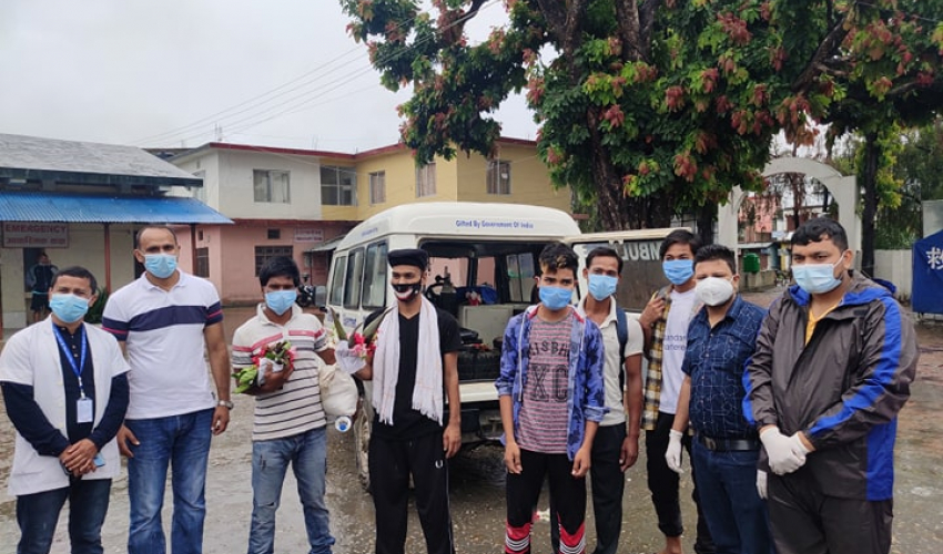 कोरोना जितेका पाँच जना टीकापुर अस्पतालबाट डिस्जार्च