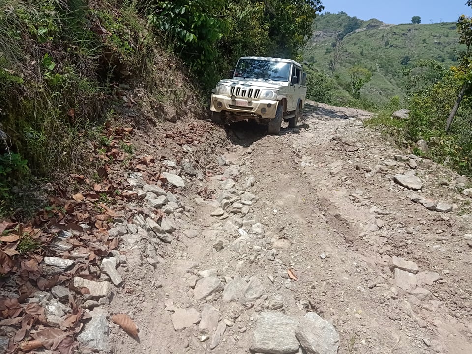 राज्यकाे ध्यान नजाँदा डाब खप्तड सडक अस्तब्यबस्त