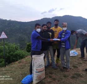 अनेरास्ववियूका नेता प्रकाश रावलद्धारा स्वास्थ्य सामग्री हस्तान्तरण