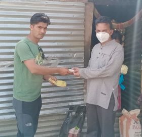 बाजुरामा कोरोना पोजेटिभलाइ खाद्यन्न सहयोग