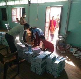 बाजुराकाे भानाेदय माबिले  पाठ्यपुस्तक बितरण कार्य सुरू गर्याे