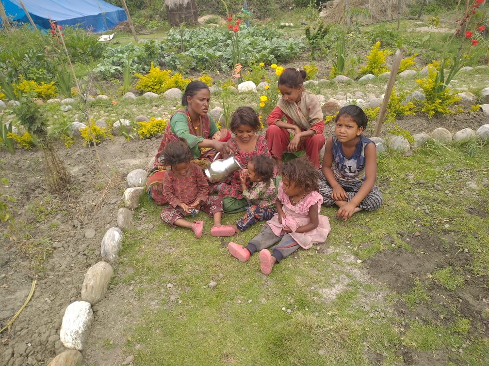 १३ सन्तान जन्माउने ४२ बर्षिय पुर्वा नेपालीको घरमा खाद्य संकट (भिडियाे सहित‌)