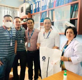 एनेस्थेसिया विभाग वीर अस्पताललाई स्वस्तिश्री गुरुकुलद्वारा ज्याकेट हस्तान्तरण