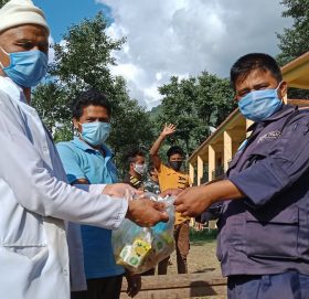 आइडिएस नेपालद्धारा बाजुरा त्रिबेणी नगरपालिकाका क्वारेन्टाइनमा स्वास्थ्य साम्रगी बितरण
