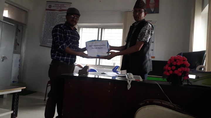 आर.आइ.सी. बाजुराद्वारा नगरपालिकाकालाई स्वास्थ्य सुरक्षा साम्रगी सहयाेग