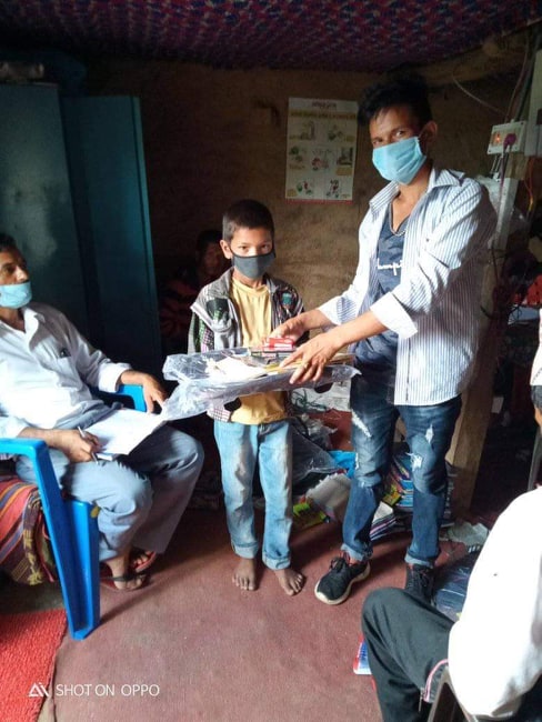 अनाथ तथा बिपन्न बर्गका बालबालिकालाई स्टेस्नरी सहयोग