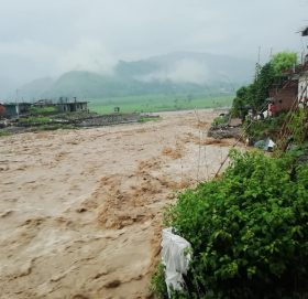 बझाङमा खोलामा बगेर दुई किशोर बेपत्ता