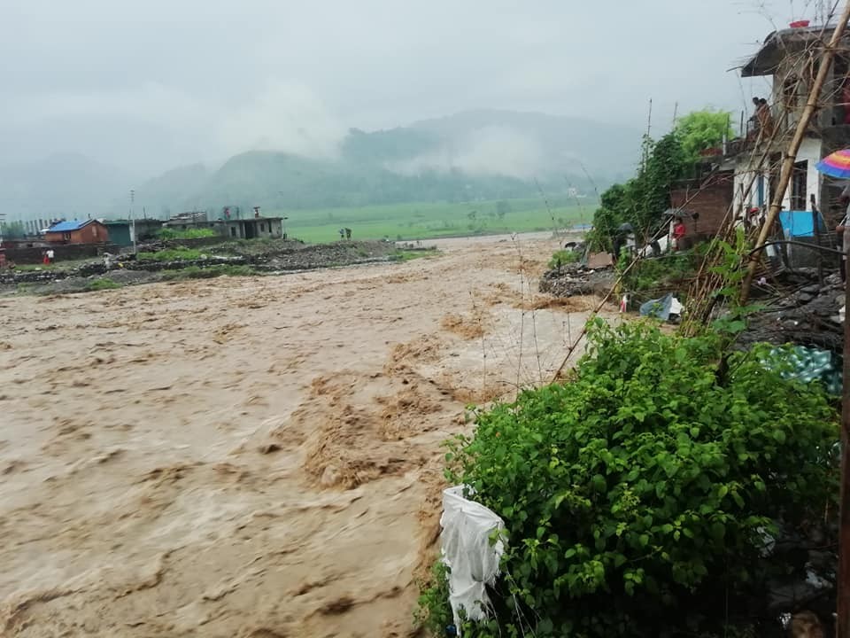 बझाङमा खोलामा बगेर दुई किशोर बेपत्ता