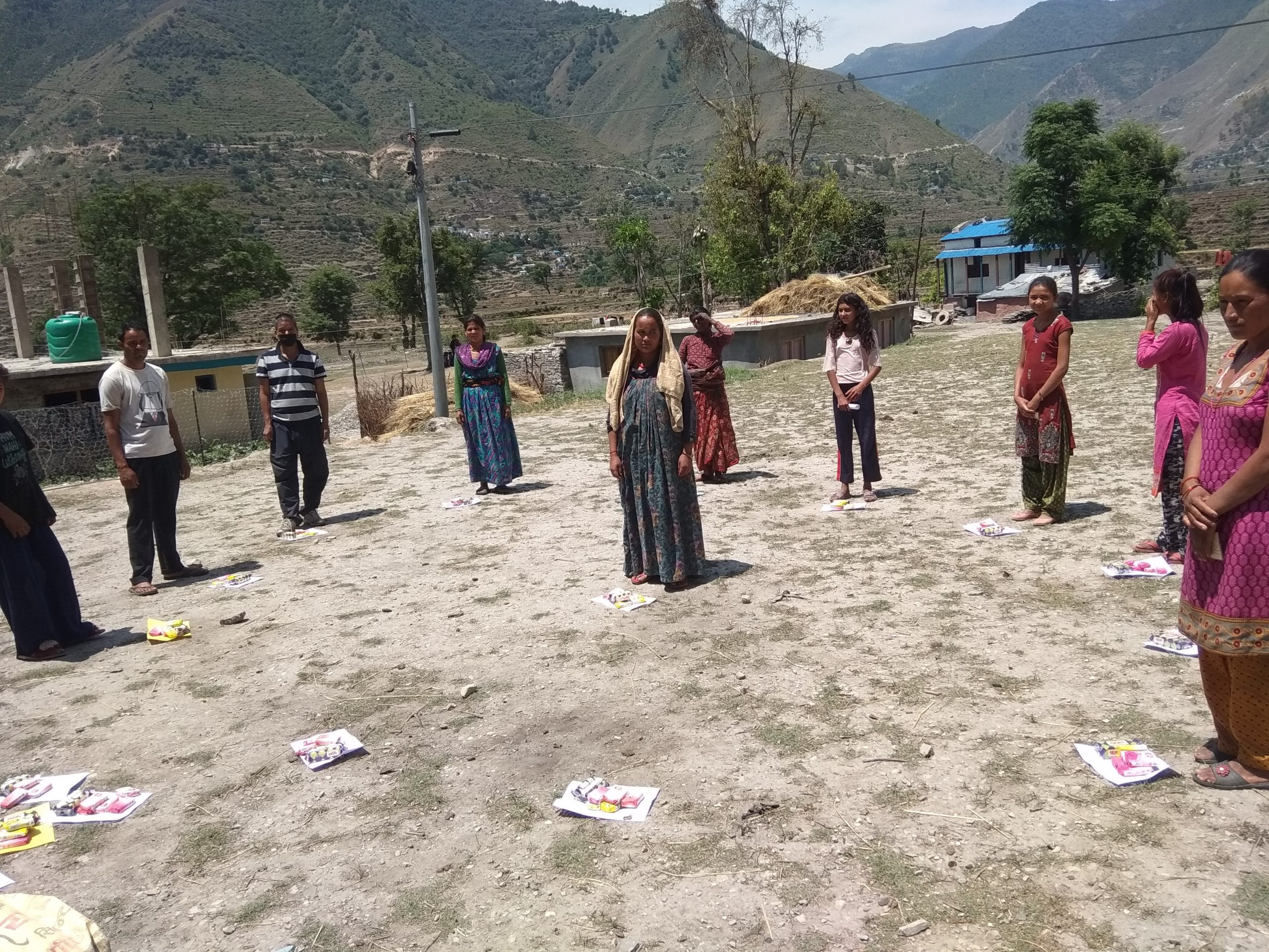 पीसबिन बाजुरा कोल्टि कार्यालयबाट १८ लाख बराबरको स्वास्थ्य समग्री र बिउ बितरण