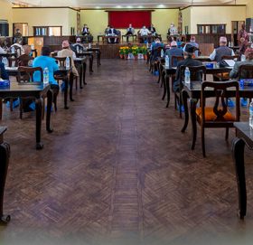 राजीनामा मागेपछि परामर्शमा जुटे ओली : तीन विकल्पमा आफु निकटहरुसँग छलफल