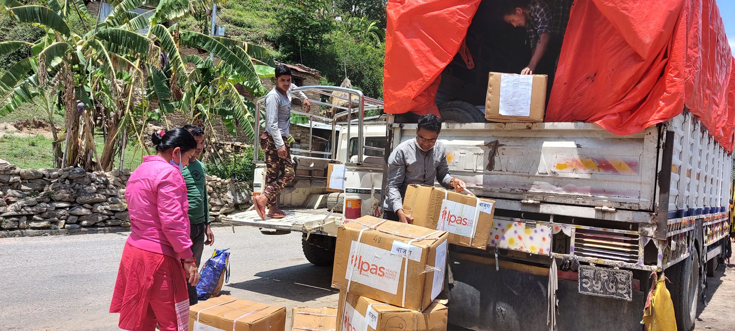 आइपास नेपालद्धारा स्वास्थ्य सुरक्षा सामग्री हस्तान्तरण