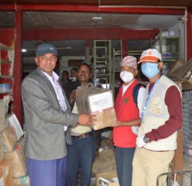 बाजुरा स्वास्थ्य र अस्पताललार्ई स्वास्थ्य सामाग्री हस्तान्त्रण