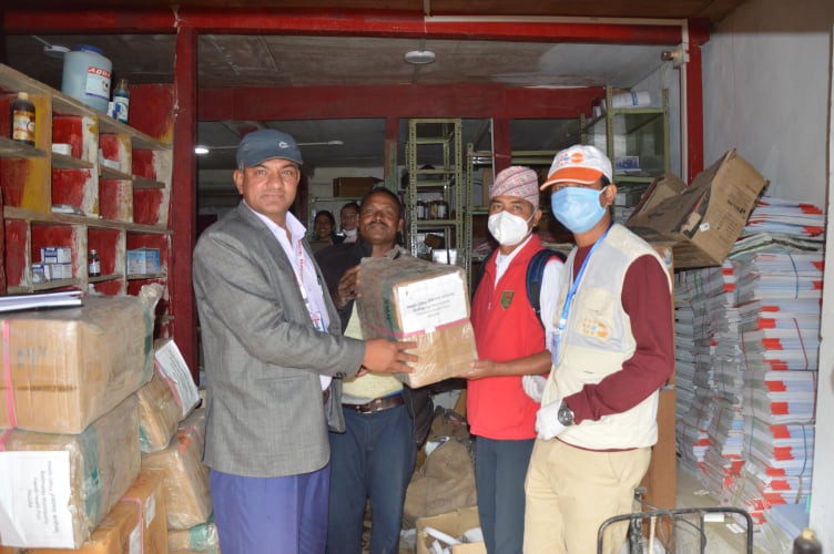 बाजुरा स्वास्थ्य र अस्पताललार्ई स्वास्थ्य सामाग्री हस्तान्त्रण