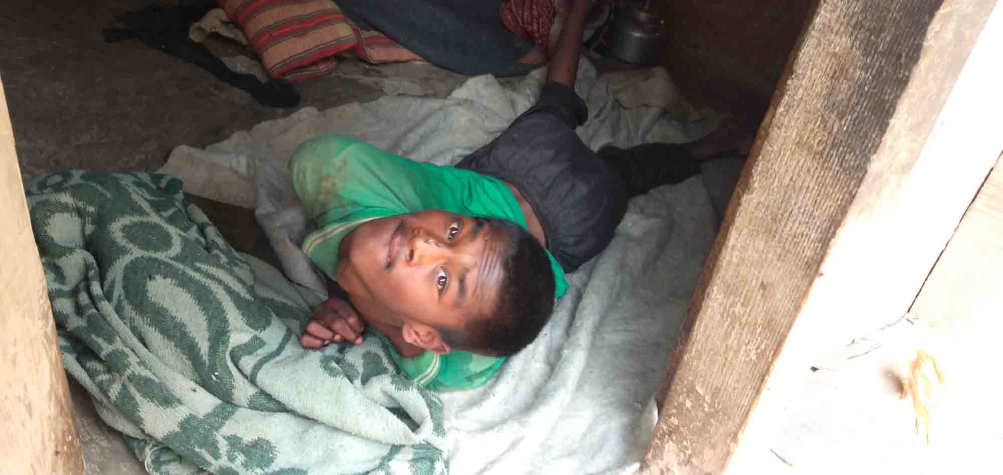 जन्मेदेखी १९ बर्षको उमेर सम्म ओछ्यानमै अलपत्र (भिडियो सहित)