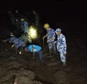 पहिरो अपडेट : ८ जनाको शव भेटियो, एक जना अझै बेपत्ता