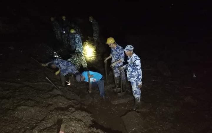 पहिरो अपडेट : ८ जनाको शव भेटियो, एक जना अझै बेपत्ता