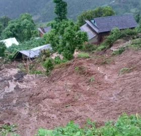 पहिरोले घरगोठ बगायो, परिवारको विचल्ली, लाखौंको क्षति