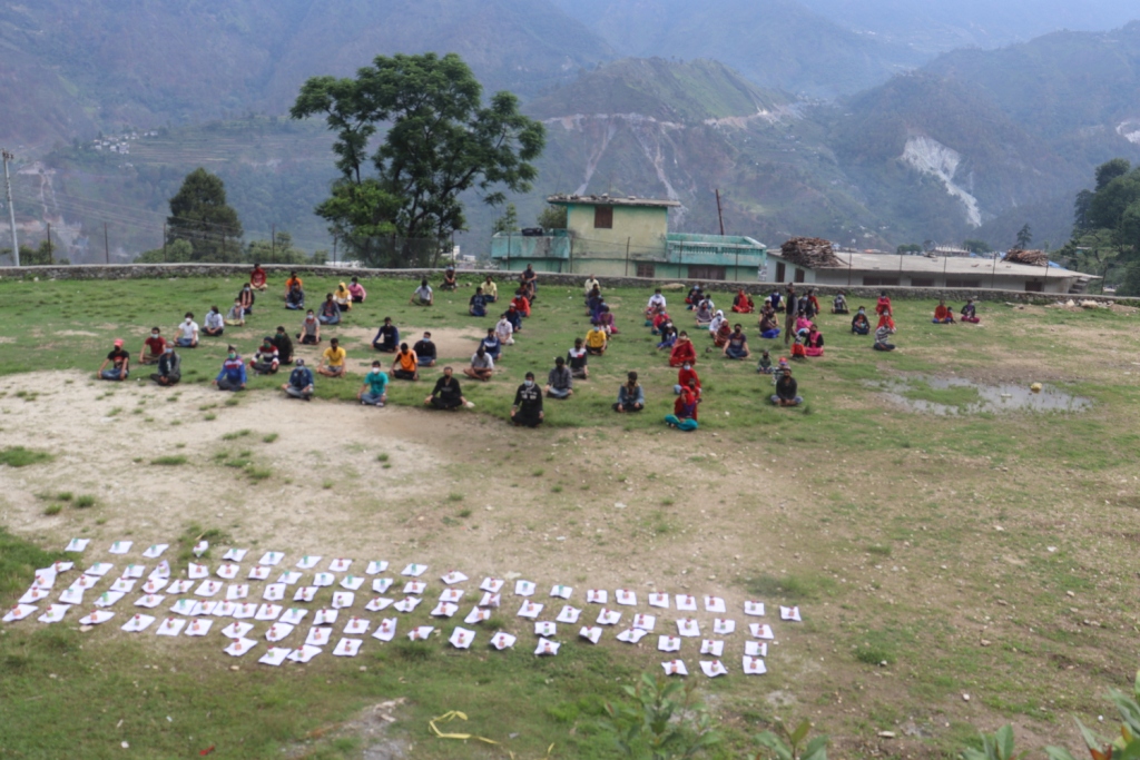 क्वारेन्टिनमा बसेकालाई  आयुबेर्द कार्यालय बाजुराबाट योगा शिबिर