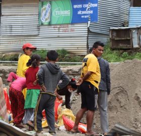 बाजुरामा कृष्यियनहरूकाे चर्च बनाउन बालबालिका प्रयोग