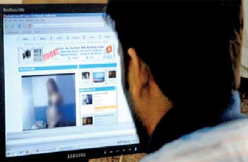 ‘प्रेमिकाको नग्न तस्बिर पठाएर २ दर्जन पुरुषसँग पैसा उठाएँ’