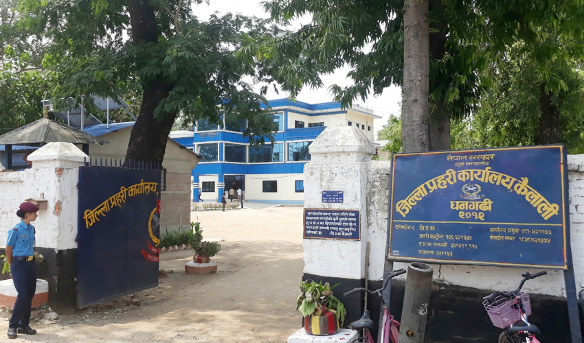 धनगढीमा प्रहरी इन्सपेक्टर र कानुन व्यवसायी ५० हजार घुससहित पक्राउ