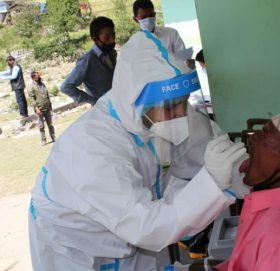 सुदूरपश्चिममा स्वाब संकलनमा खटिएका अर्का स्वास्थ्यकर्मीमा पनि कोरोना पुष्टि