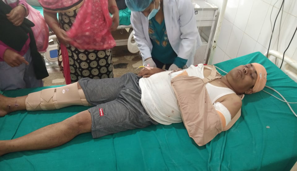 वडाध्यक्षमाथि कार्यालयमै रड र लाठी प्रहार