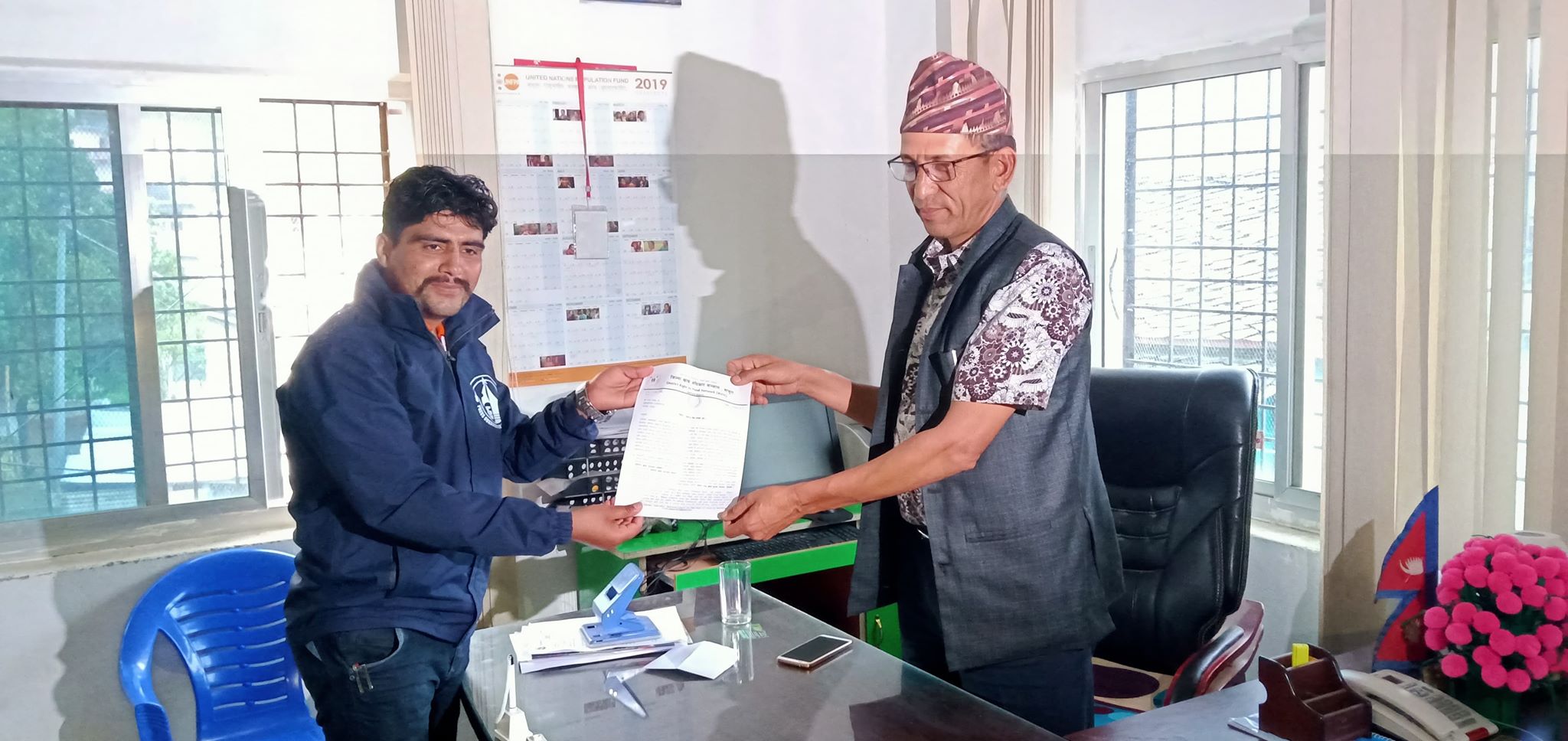 खाध्य अधिकार संजालद्धारा स्थानिय तहलाई सुझाव पत्र बुझायाे