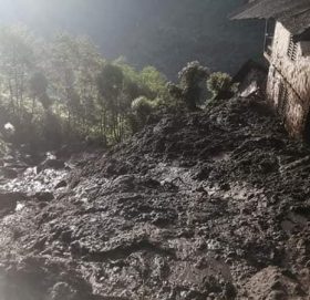 पहिरोले बगायो विद्यालय भवन