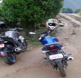 बाजुरा:  बडिमालिका नगरपालिका ८ काे माेटरसाइकल सहित २ जना प्रहरीकाे नियन्त्रणमा