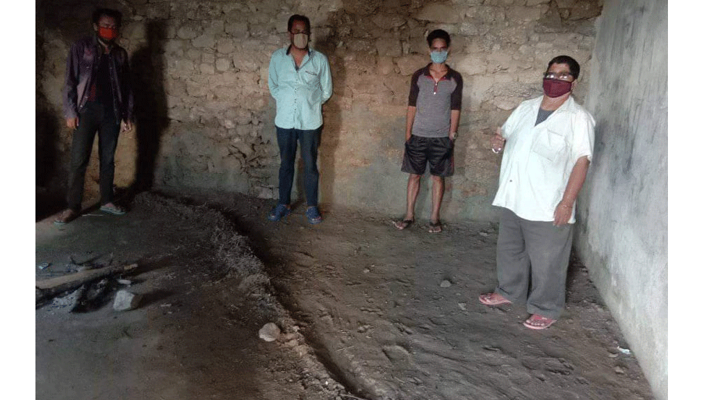 अछाममा वर्षाको पानीले चुहिन थाले क्वारेन्टाइन, बेड रुममै बाढी