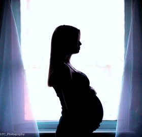 एउटाको गर्भ, अर्कोसँग विवाह