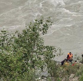 कालिकोटमा भएको टिपर दुर्घटनामा बेपत्ता भनिएकामध्ये ३१ जना सम्पर्कमा