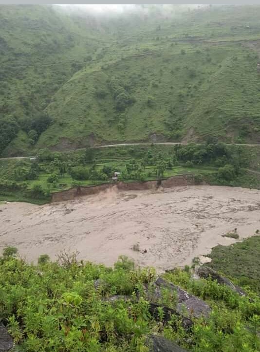 हिजाे  राती परेकाे अबिरल बर्षासंगै बुढिगंगा नदिले आसपासका जग्गा  कटान गर्याे