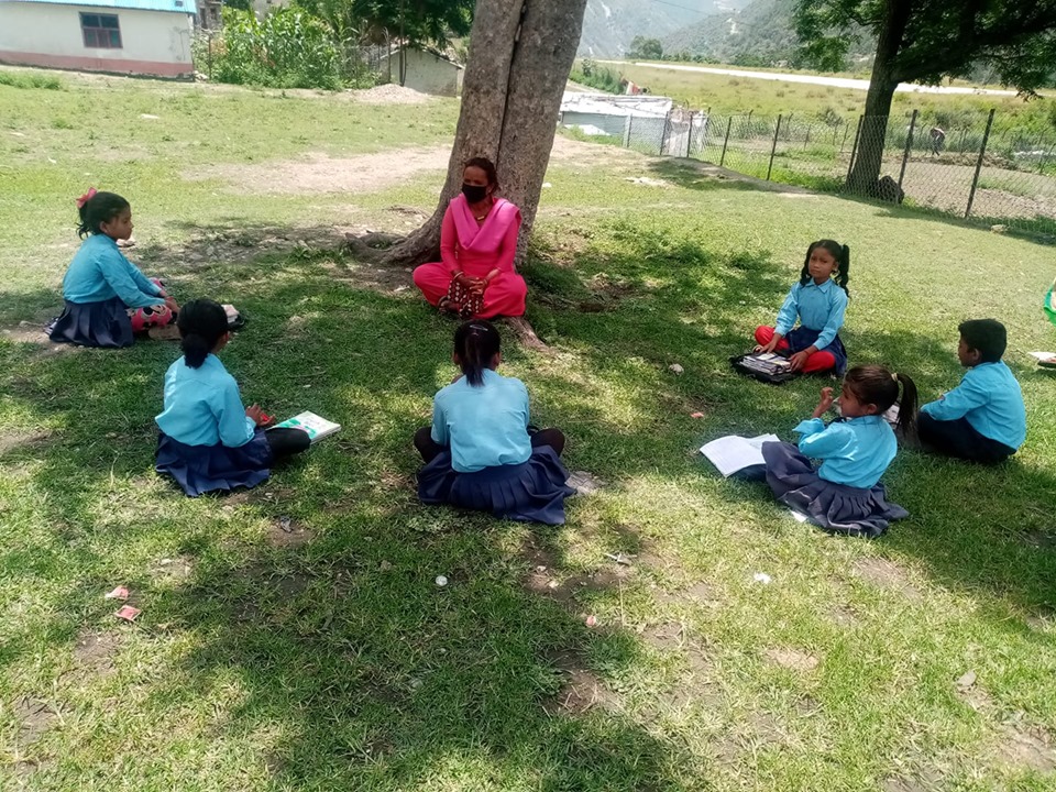 बुढिनन्दामा टोल टोलमा पुगेर पढाई शुरु