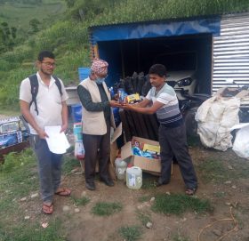 सेतो गुराँस बालविकास केन्द्र बाजुराद्धारा स्वास्थ्य तथा सरसफाई सामाग्री सहयोग