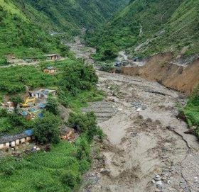 बाढी पहिरोमा परेर आमा–छोरी बेपत्ता