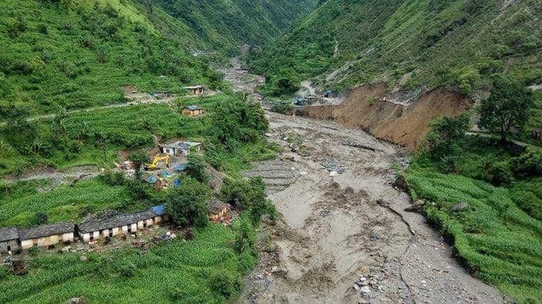 बाढी पहिरोमा परेर आमा–छोरी बेपत्ता