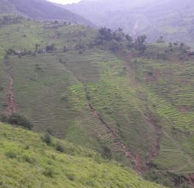 पहिरो प्रभाबित बस्तिमा खानेपानीको हाहाकार