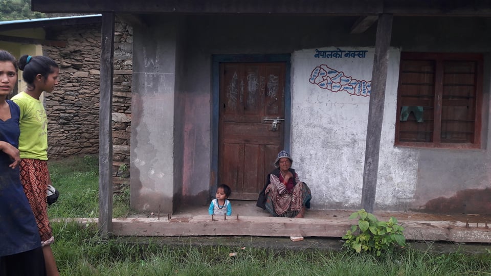 बाजुराकाे पहिरो प्रभाबित क्षेत्रमा रेडक्रसद्धारा राहत बितरण