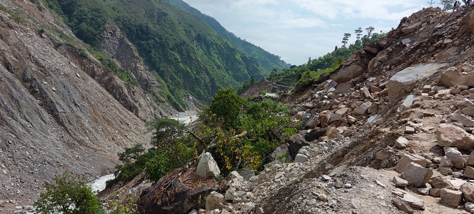 लाइभ भिडियाे : यसरी पहिराेमा पुरिए बाजुरा अम्काेटका धर्मराज