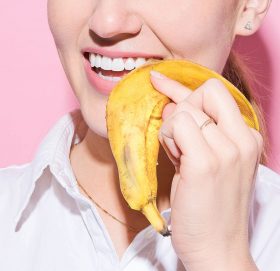 केरा खाइरहेको समयमा तपाईंले गर्नुहुन्न यस्ता गल्ती