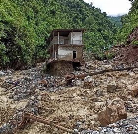 मुग्लिन-नौबिसे सडकखण्डमा दुई सय बढी पहिरो