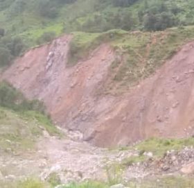 गाैमुल १ सिममा बाढीले ८ घर बगायाे