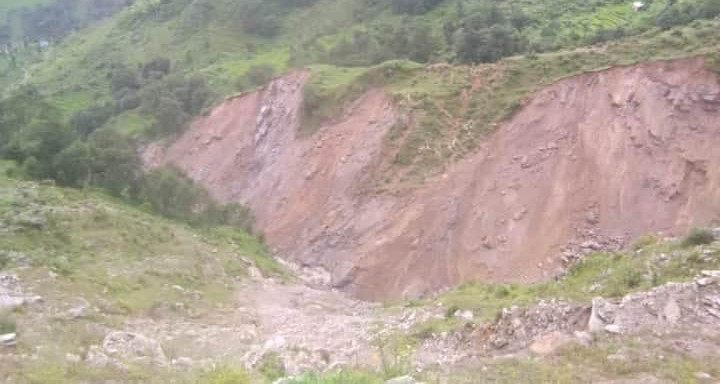 गाैमुल १ सिममा बाढीले ८ घर बगायाे