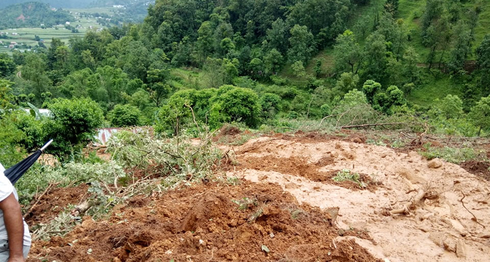 पहिरोमा परी दार्चुलामा एक बालक बेपत्ता