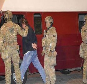 चोरहरुको समूहले प्रहरी प्रमुखलाई नै बन्धक बनाएपछि…