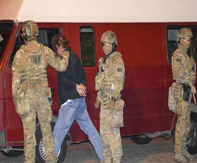 चोरहरुको समूहले प्रहरी प्रमुखलाई नै बन्धक बनाएपछि…