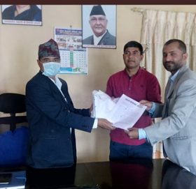 स्वतन्त्र जनदबाबले सङ्कलन गरेको हस्ताक्षर प्रधानमन्त्री र गृह मन्त्रिलाई पठायो